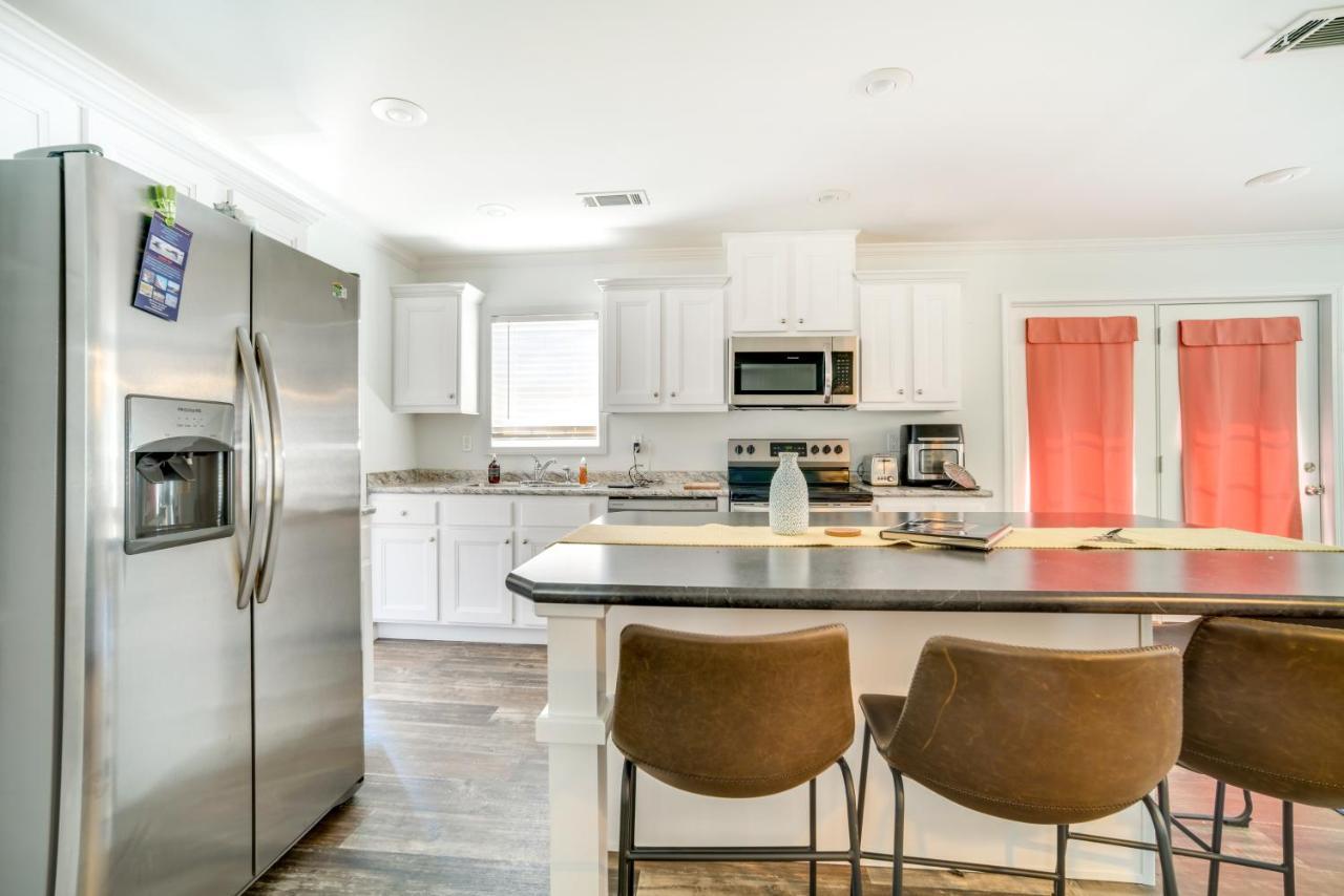 Charleston Home With Porch - 3 Mi To Folly Beach! Екстериор снимка