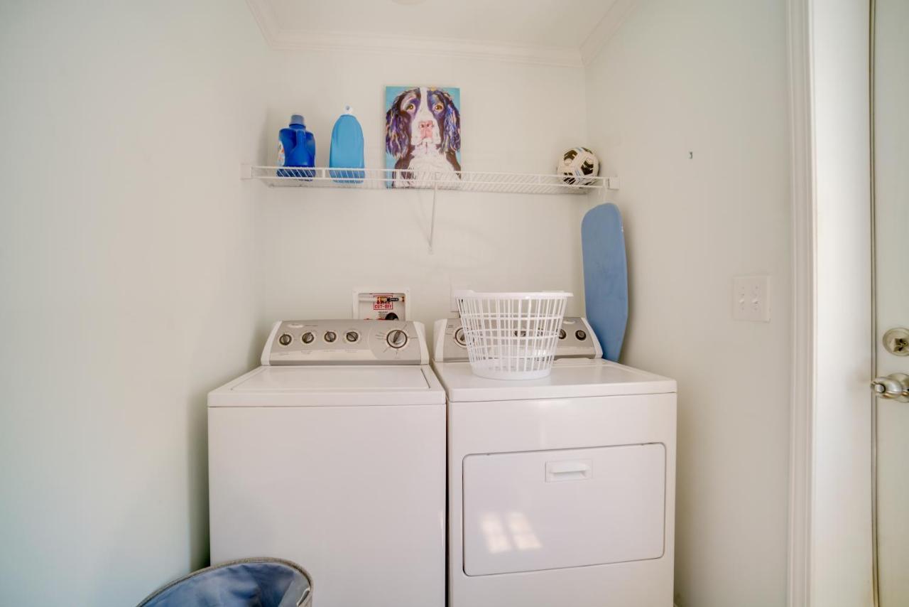 Charleston Home With Porch - 3 Mi To Folly Beach! Екстериор снимка