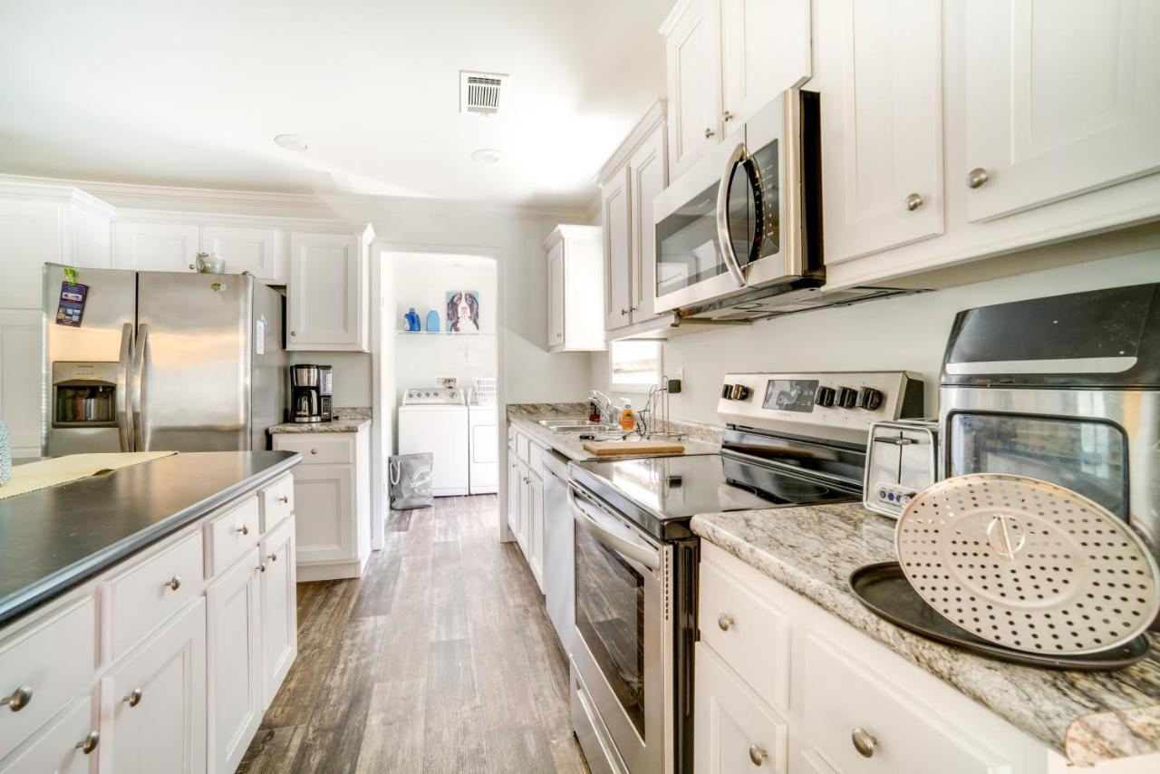 Charleston Home With Porch - 3 Mi To Folly Beach! Екстериор снимка